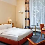 Wyndham Duisburger Hof מלון