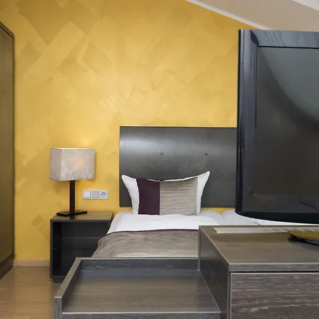 Hotel Wyndham Duisburger Hof 4*