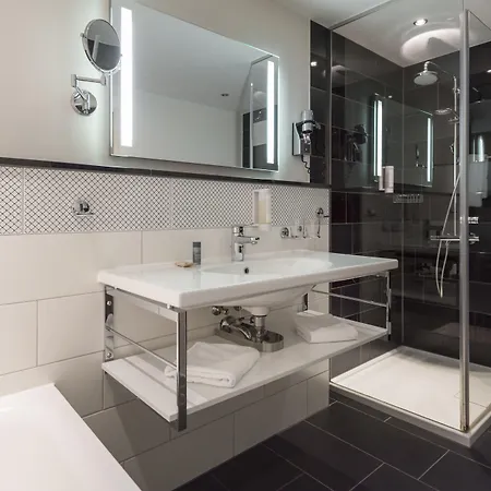 Wyndham Duisburger Hof Hotel 4*