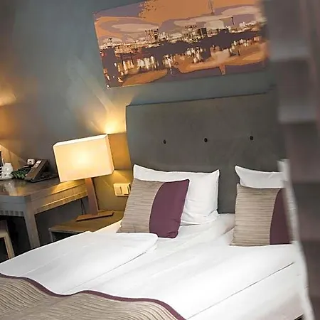 호텔 Wyndham Duisburger Hof 4*
