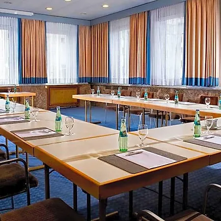 호텔 Wyndham Duisburger Hof 4*