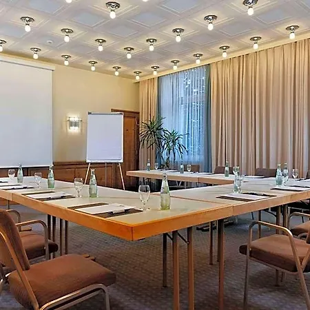 호텔 Wyndham Duisburger Hof 4*
