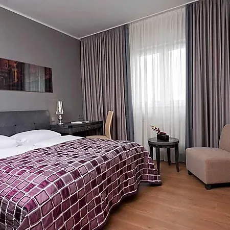 호텔 Wyndham Duisburger Hof 4*
