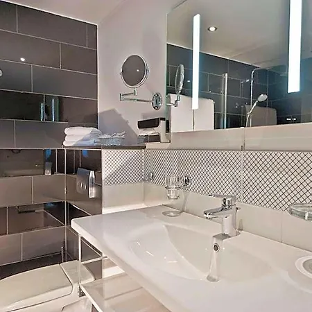 Wyndham Duisburger Hof 호텔 4*