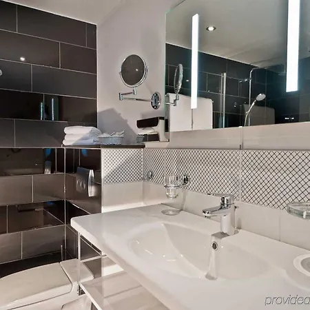 Hotel Wyndham Duisburger Hof 4*