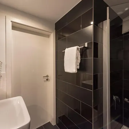 Wyndham Duisburger Hof Hotel 4*