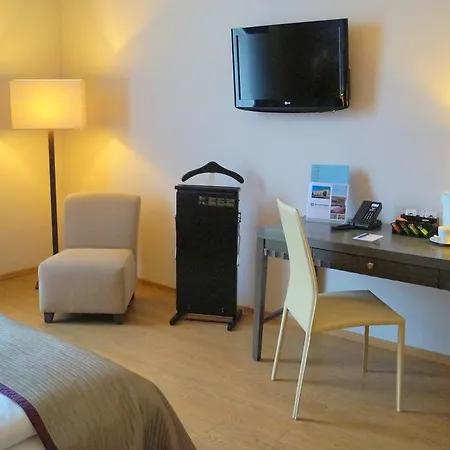 Hotel Wyndham Duisburger Hof 4*