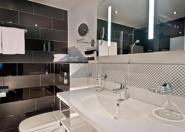 Hotell Wyndham Duisburger Hof 4*